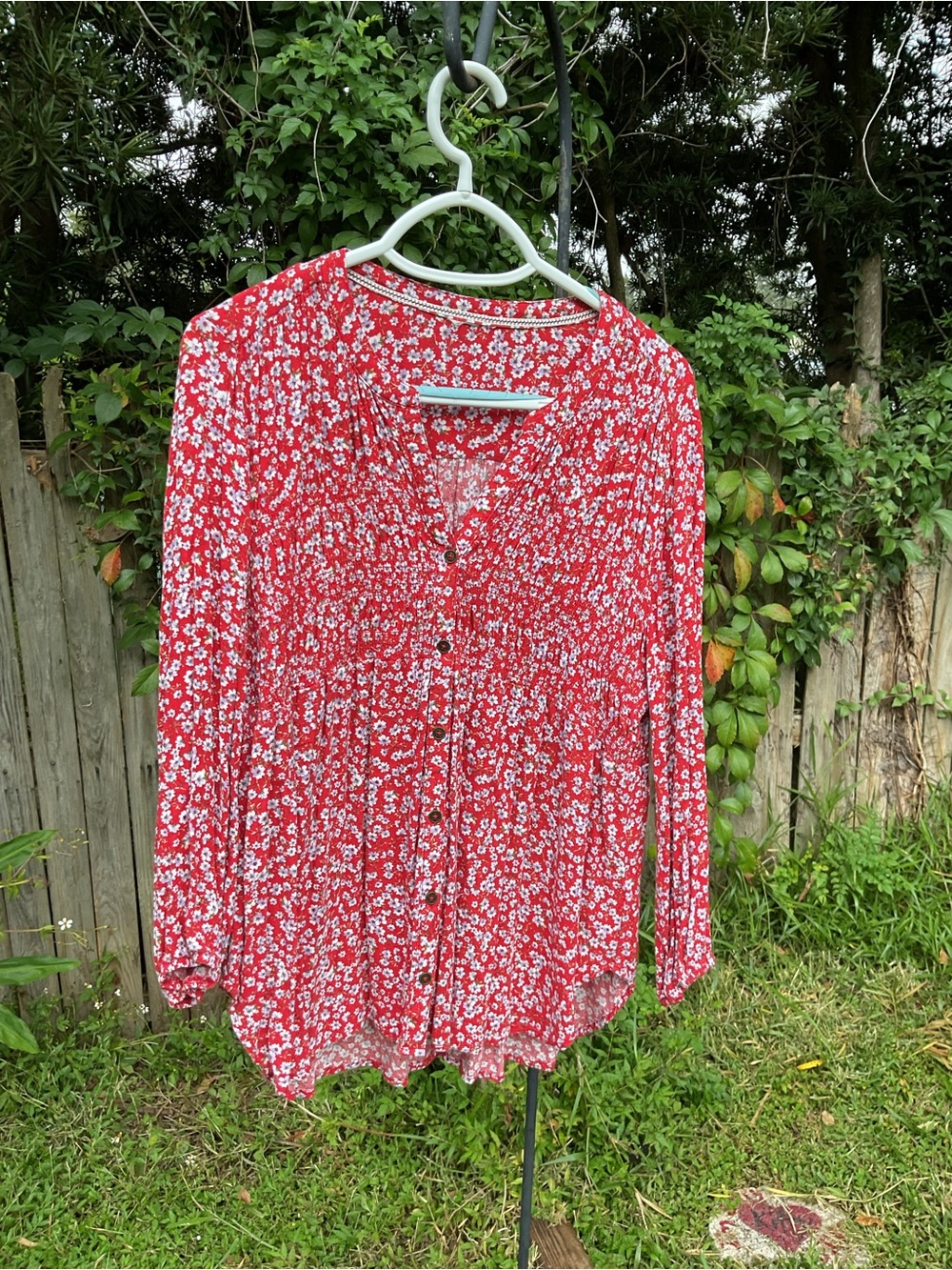 Red Floral Button-Front Womenโs Blouse